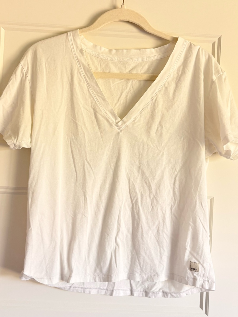 Vuori boyfriend Vneck Tshirt, white, size small